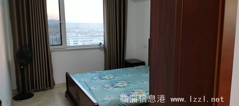 出售精裝修帶有高檔家具的新樓房（拎包入住）