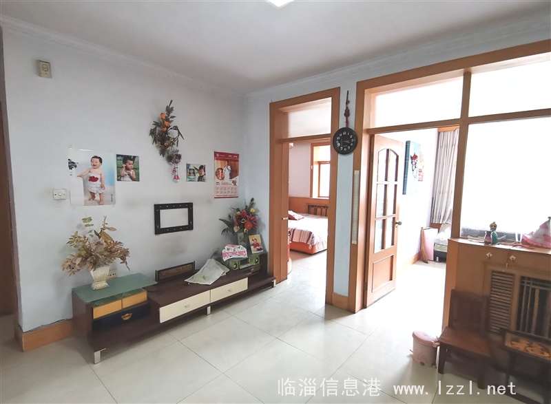 勇士東四樓 82平三室一廳 帶車儲(chǔ)72萬(wàn)可議